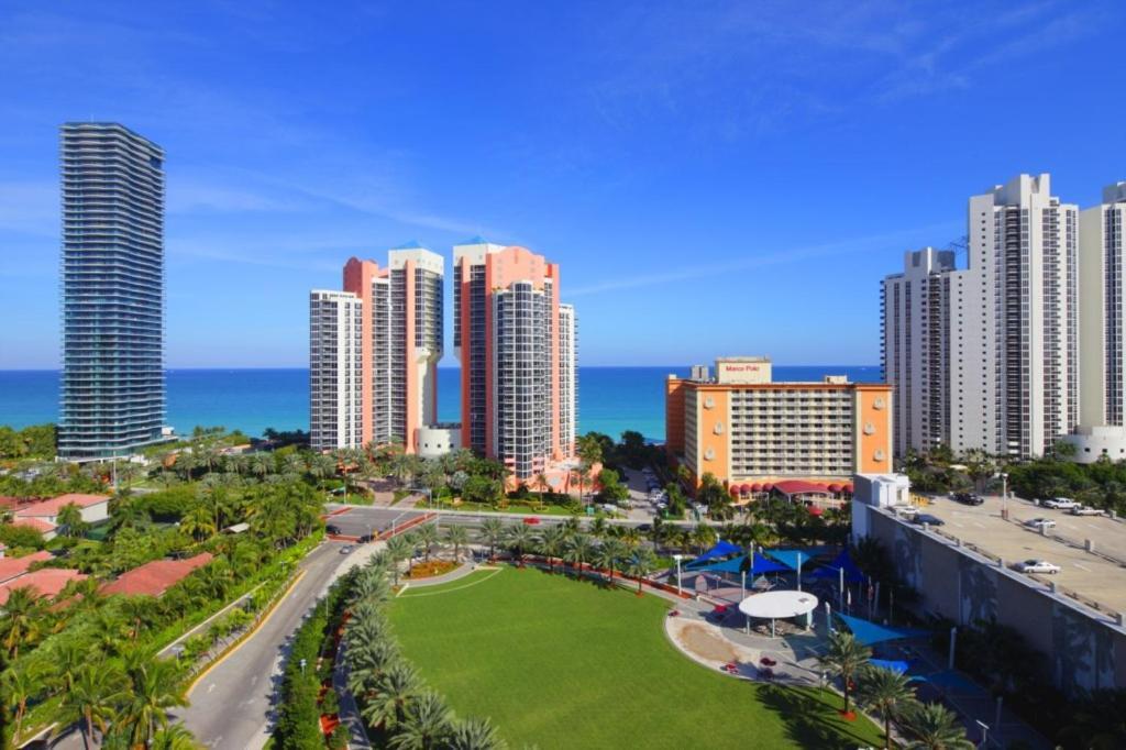 Ocean Reserve Luxury Condos Across From Sunny Isles Beach Майами-Бич Экстерьер фото