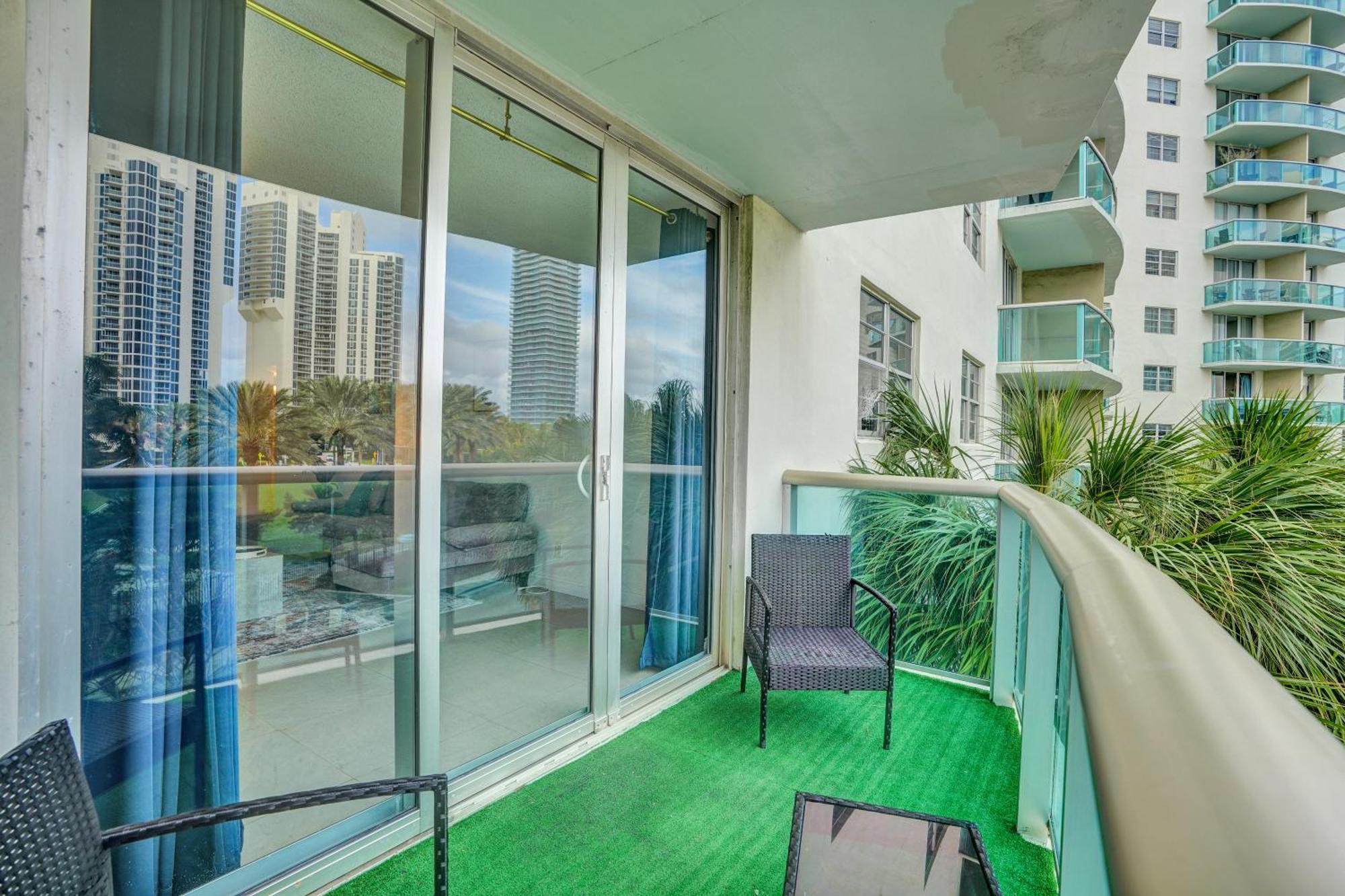 Ocean Reserve Luxury Condos Across From Sunny Isles Beach Майами-Бич Экстерьер фото