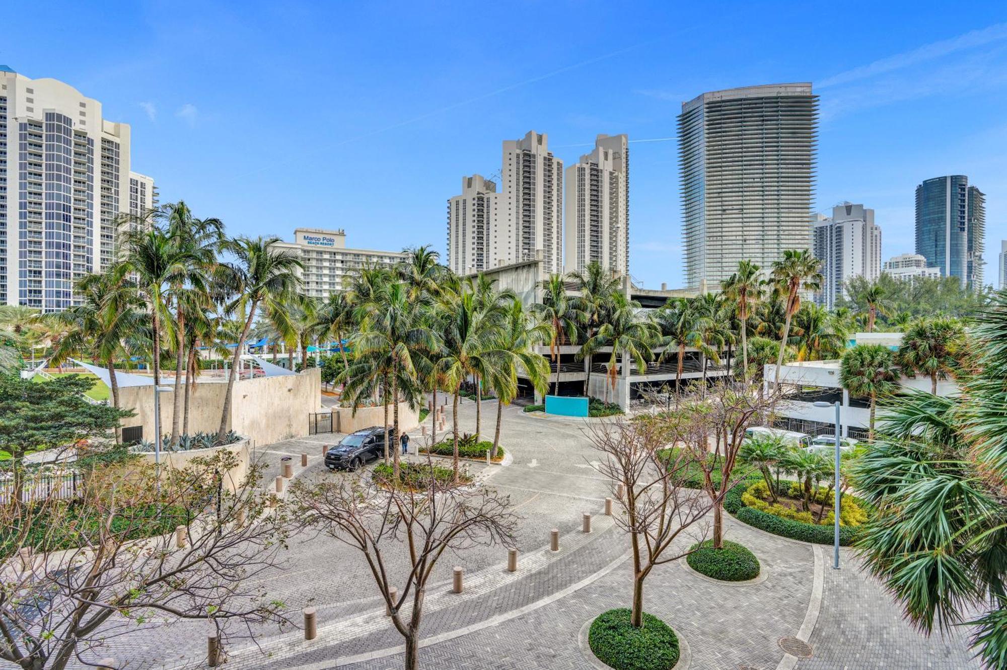 Ocean Reserve Luxury Condos Across From Sunny Isles Beach Майами-Бич Экстерьер фото