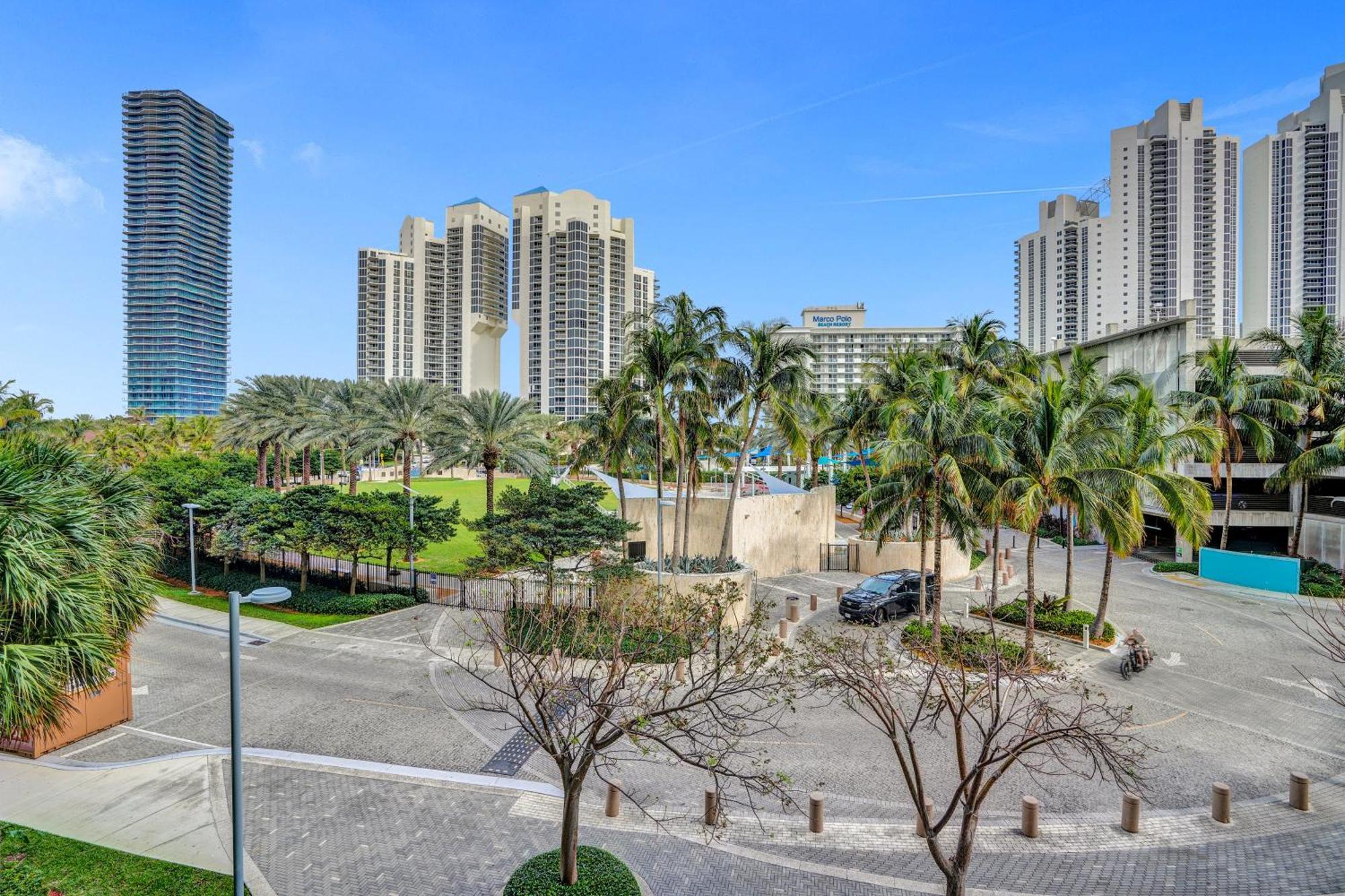 Ocean Reserve Luxury Condos Across From Sunny Isles Beach Майами-Бич Экстерьер фото