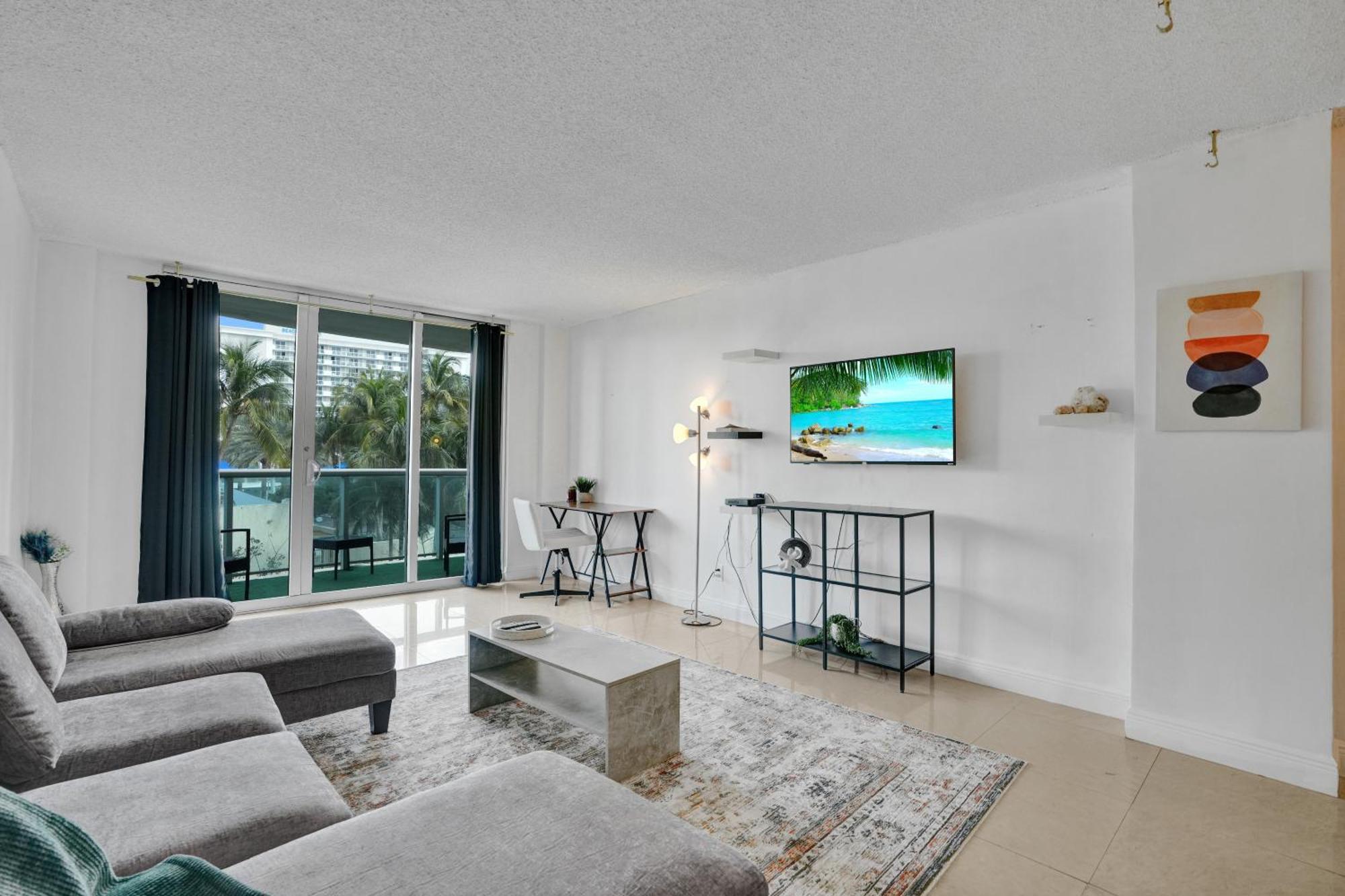 Ocean Reserve Luxury Condos Across From Sunny Isles Beach Майами-Бич Экстерьер фото